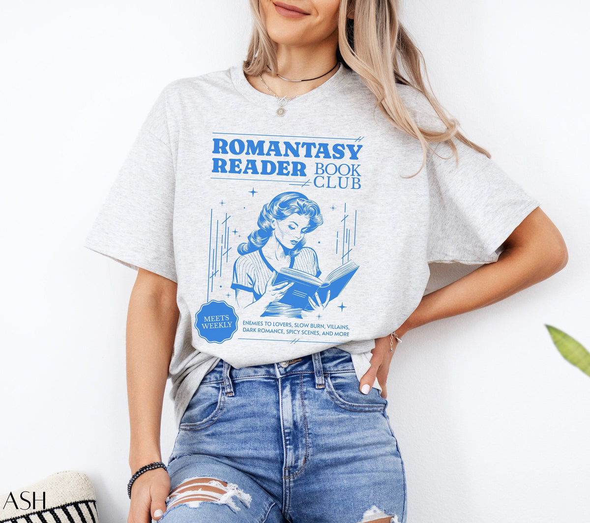 Romantasy Reader T-Shirt