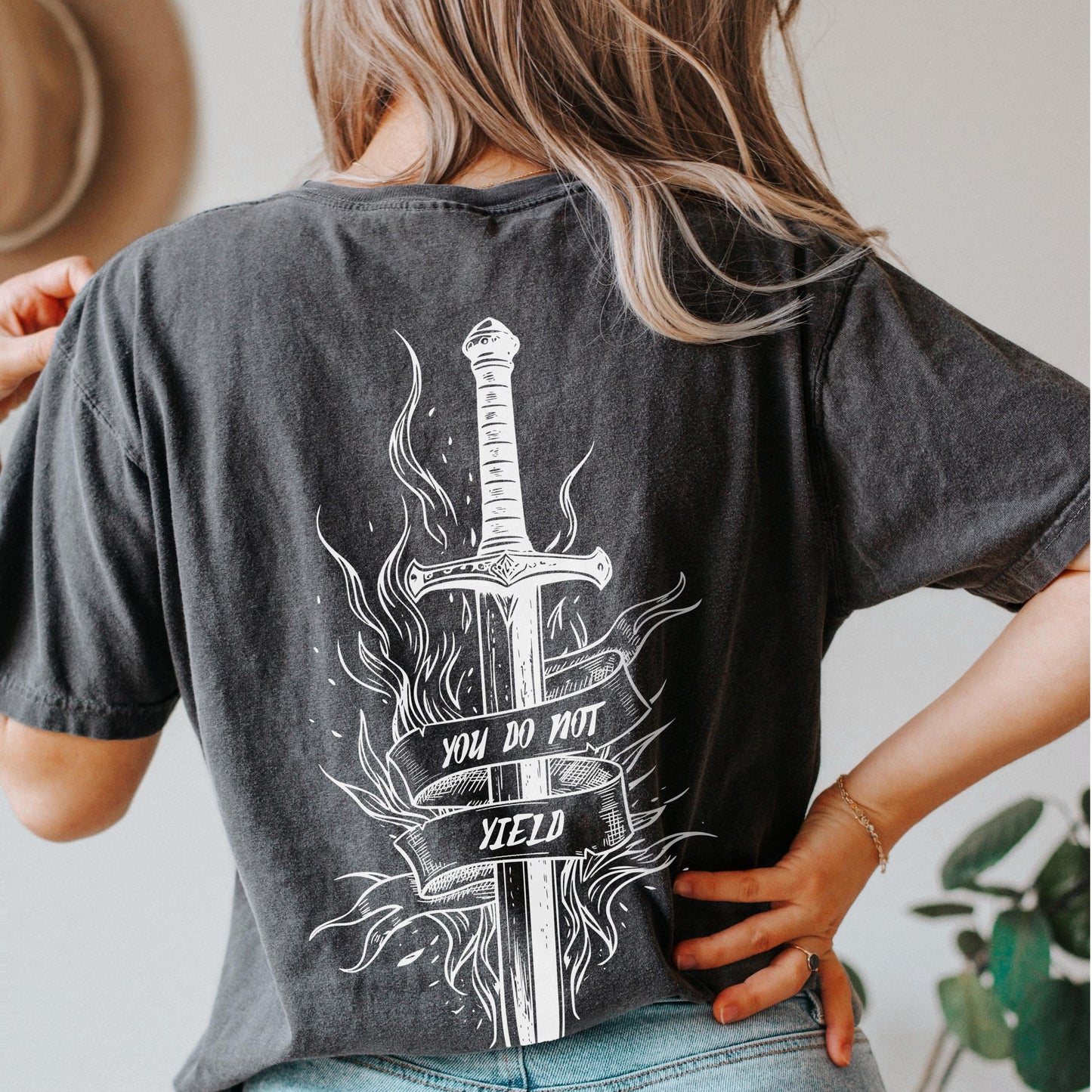 You do Not Yield T-Shirt | Throne of Glass